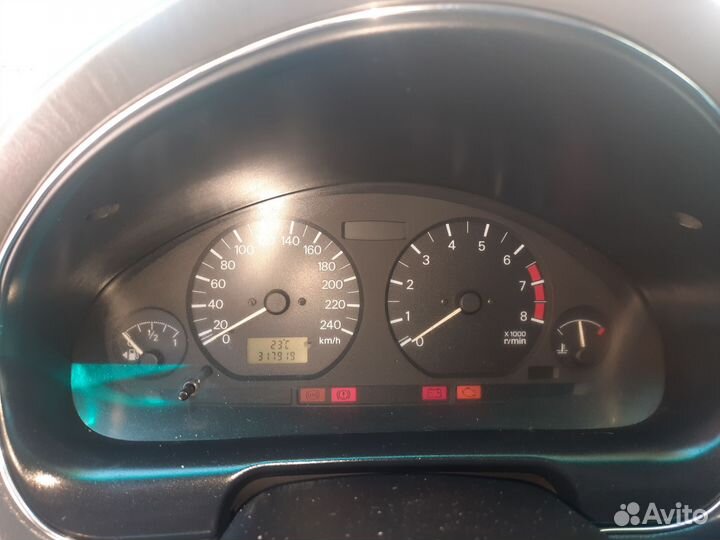 Mitsubishi Carisma 1.8 МТ, 1998, 240 000 км