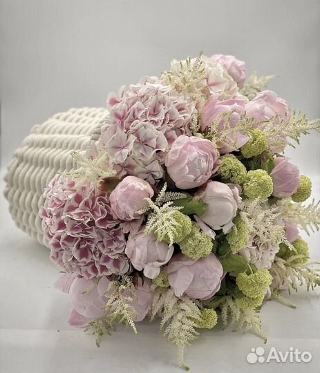 Сборный букет в корзине