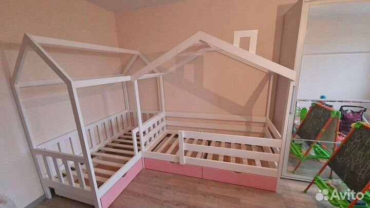 Детская кровать с бортиком
