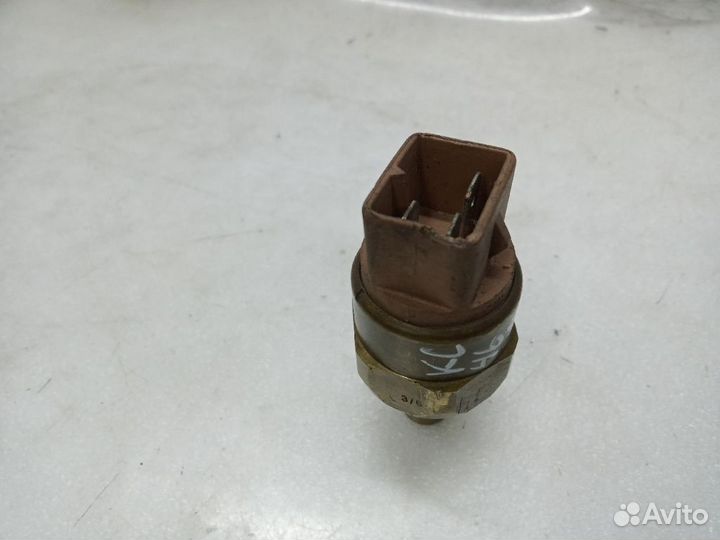 Датчик температуры audi A6 C4