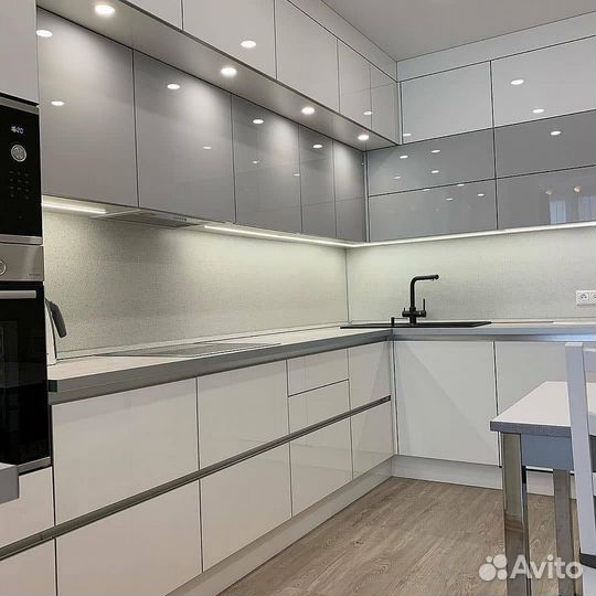 П образная кухня на заказ. Фабрика в Омске