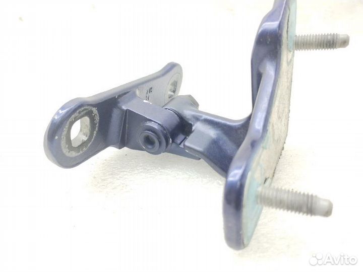 Петля двери передняя правая Mercedes-Benz