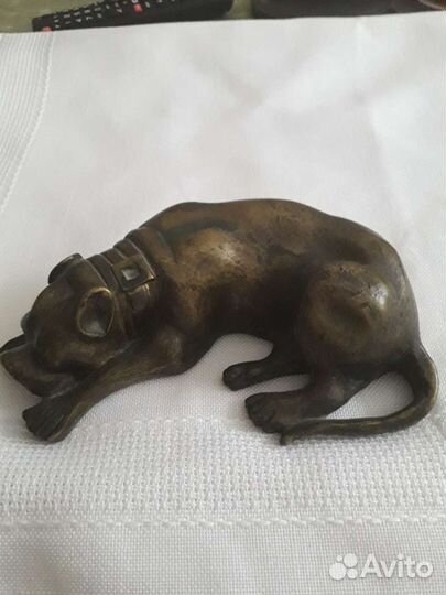 Собака бронза