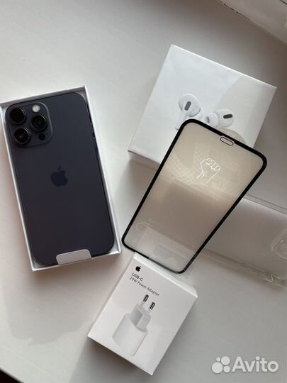 iPhone xr в 14 про полный комплект на фото