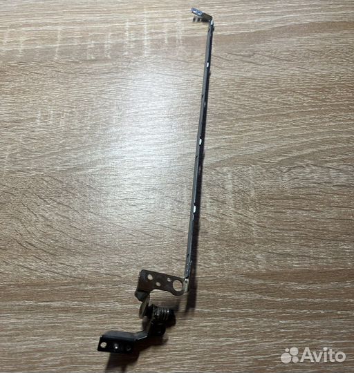 Петля левая Acer Aspire 5560G