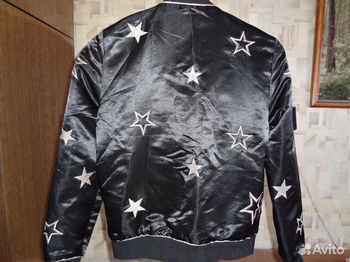 Бомбер Stradivarius