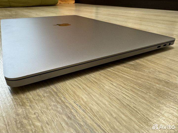 MacBook pro 16 2019 i9 1tb