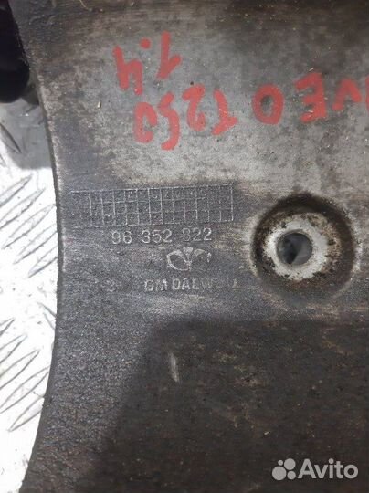 Кронштейн компрессора кондиционера Chevrolet Aveo