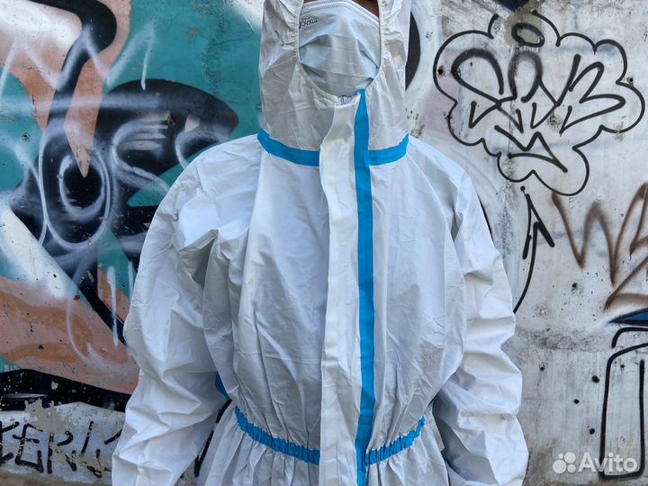 Комбинезон защитный одноразовый костюм