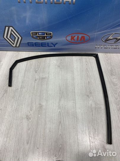 Уплотнитель зад проема стекла двери Kia RIO 3 Прав