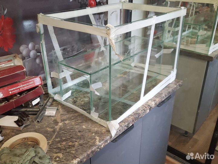 Аквариум с местом для котиков