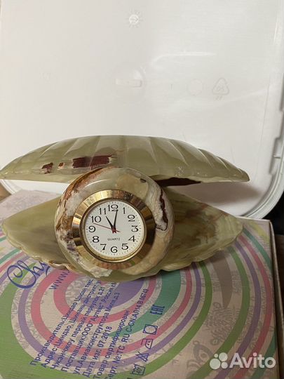 Часы ракушка из оникса