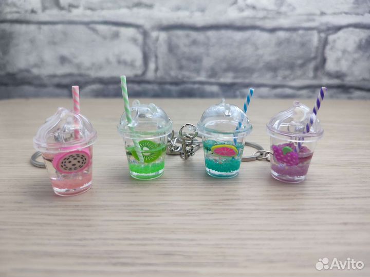 Светящийся брелок в виде молочного стаканчика