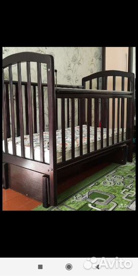 Кроватка с поперечным маятником