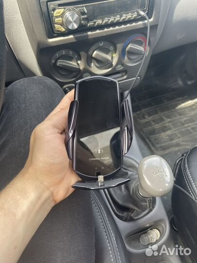 Держатель телефона с беспр зарядкой для авто