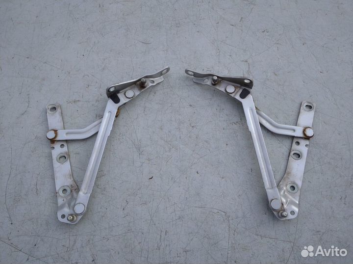 Петля крышки багажника Форд Фокус 2