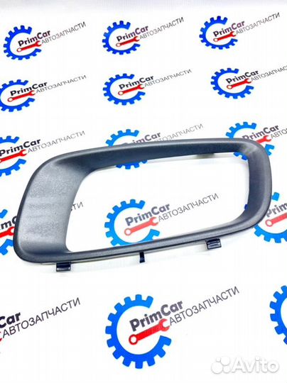 Рамка противотуманки левая Mitsubishi Pajero V63W