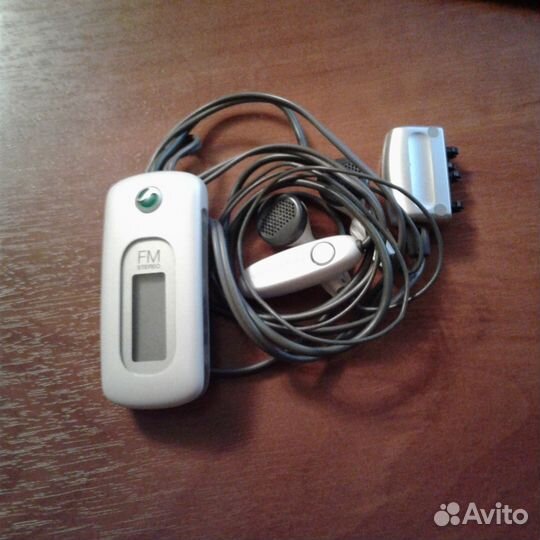 Проводная гарнитура SonyEricsson HRP-20 с FM-радио