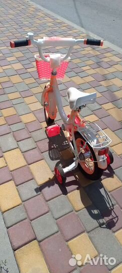 Детский велосипед четырехколесный 12