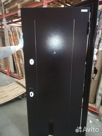 Входная стальная дверь