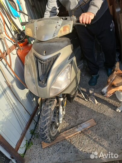 Мотороллер Рейсер