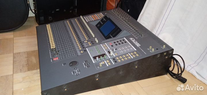 Микшер цифровой yamaha 02R v2 с мотофейдерами