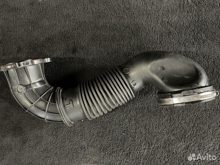 Патрубок воздушного фильтра LR072119 RR Evoque