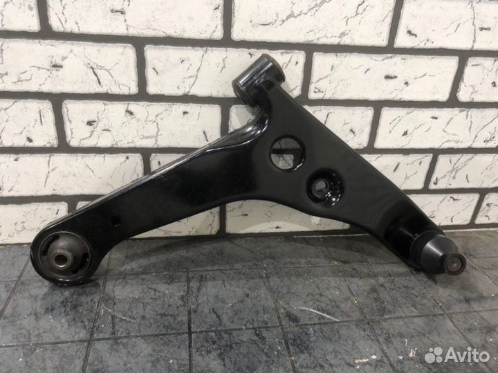 Рычаг подвески передний правый Mitsubishi Lancer