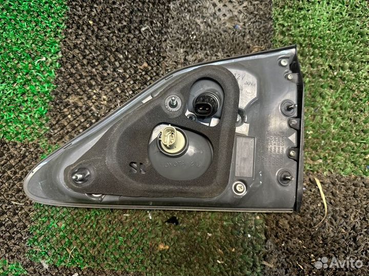 Фонарь в крышку багажника левый Lexus Rx450H