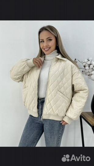 Бомбер кожаный бежевый