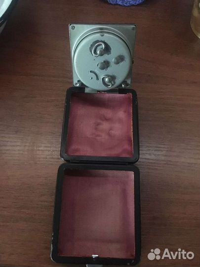 Часы-будильник б/у 