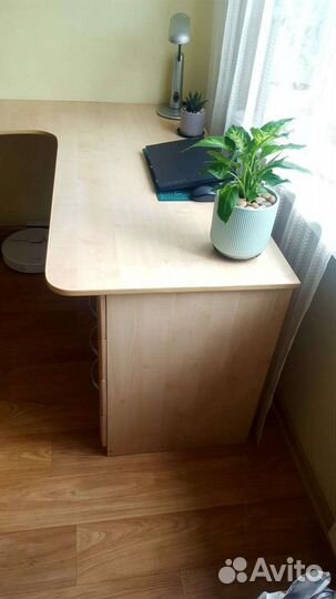 Стол угловой б/у в отличном состоянии