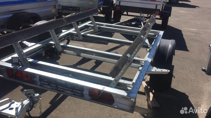 Прицеп для лодок и гидроциклов от 3000-4500 м