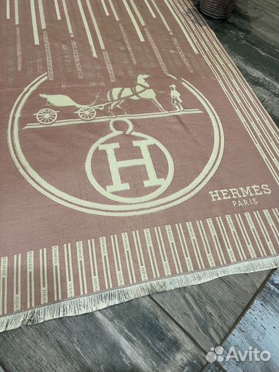 Кашемировый объемный палантин Hermes розовый