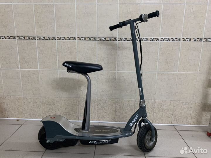 Электросамокат с сиденьем Razor E300S