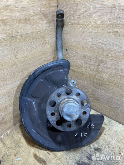 Поворотный кулак передний левый Mercedes W211 X132