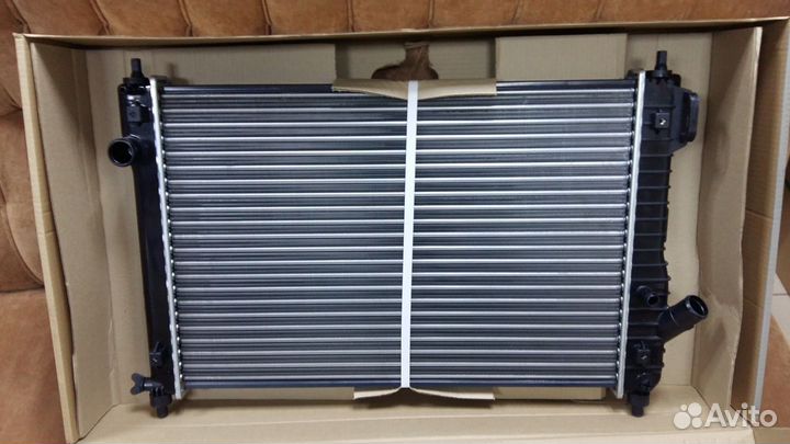 Радиатор охлаждения Шевроле Авео Т250/T255