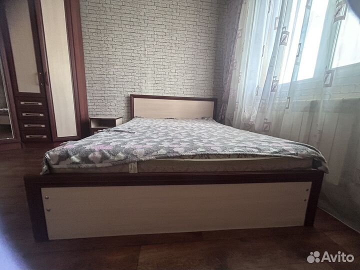 Кровать с тумбочкой