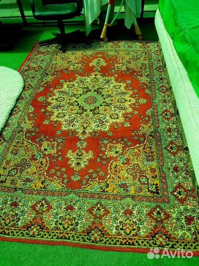 Ковер шерстяной 1.9х2.6 m. бу