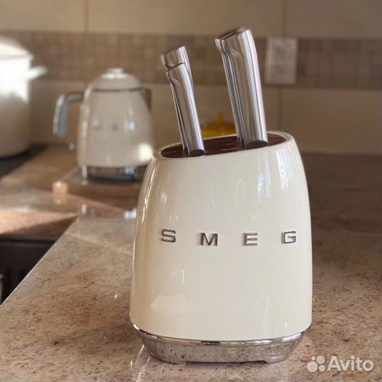 Ножи с подставкой Smeg