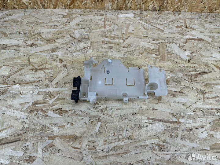 Кронштейн блока предохранителей BMW X7