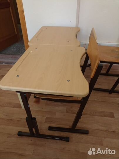 Школьная парта и стул