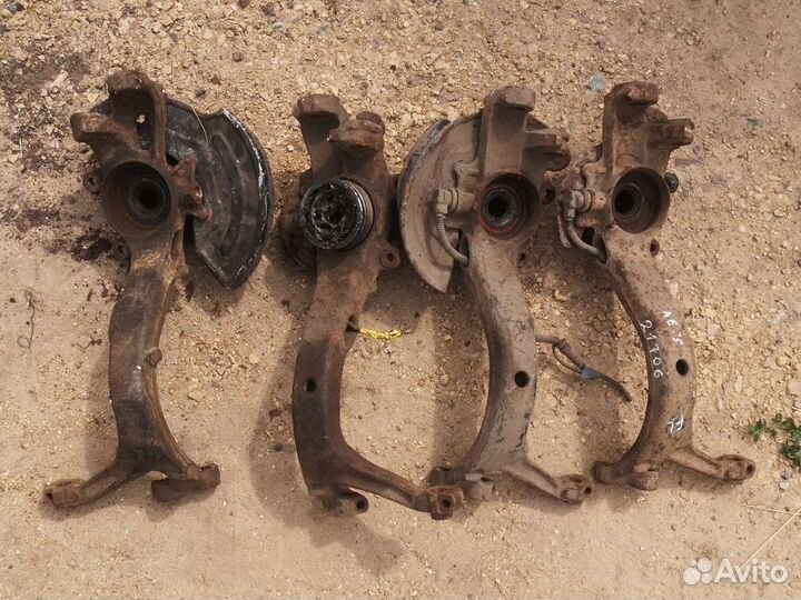 Кулак поворотный Audi A4B5 /A6C5 R и L