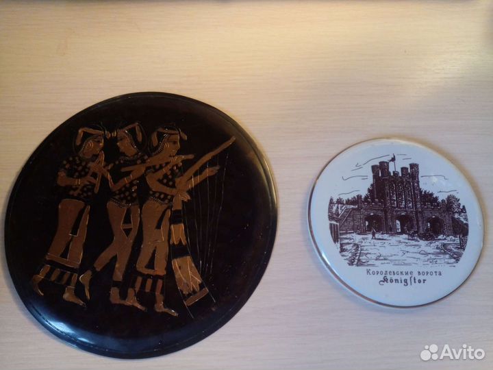 Настеные тарелки