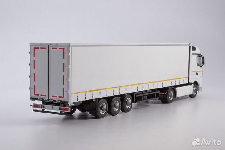 Камаз-54901 с полуприцепом нефаз-93341 1:43 - SSM