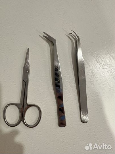 Пинцет и маникюрные ножницы