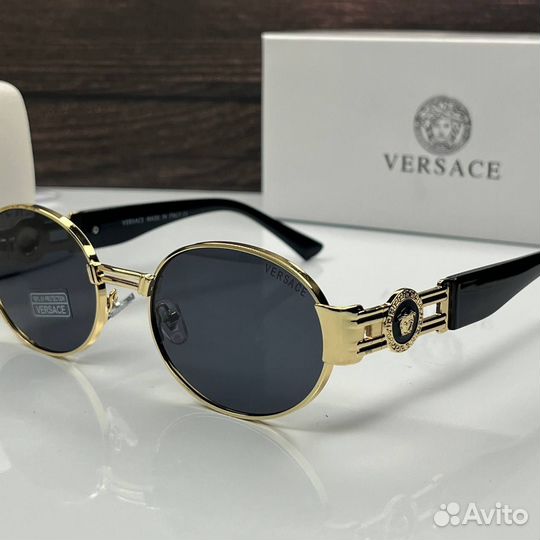 Солнцезащитные очки versace