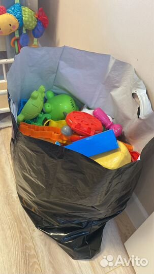 Большой пакет с игрушками для малышей