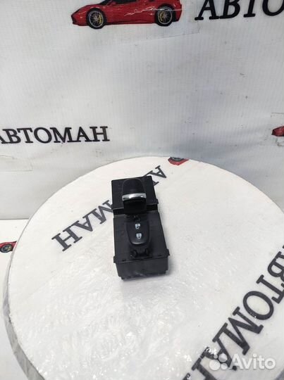 Кнопка стеклоподъемника передняя правая Murano Z52