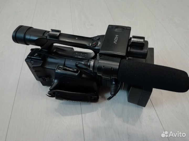 Профессиональная видеокамера Sony HVR Z5E